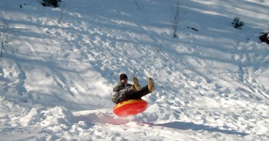 Snow tubing & tobogganing in the Columbia Valley
